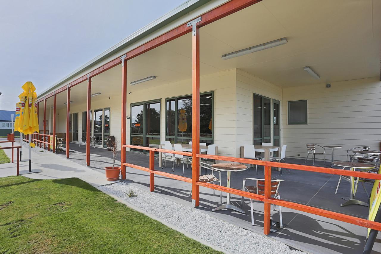 Tui Base Camp Hotel Tuatapere Eksteriør billede