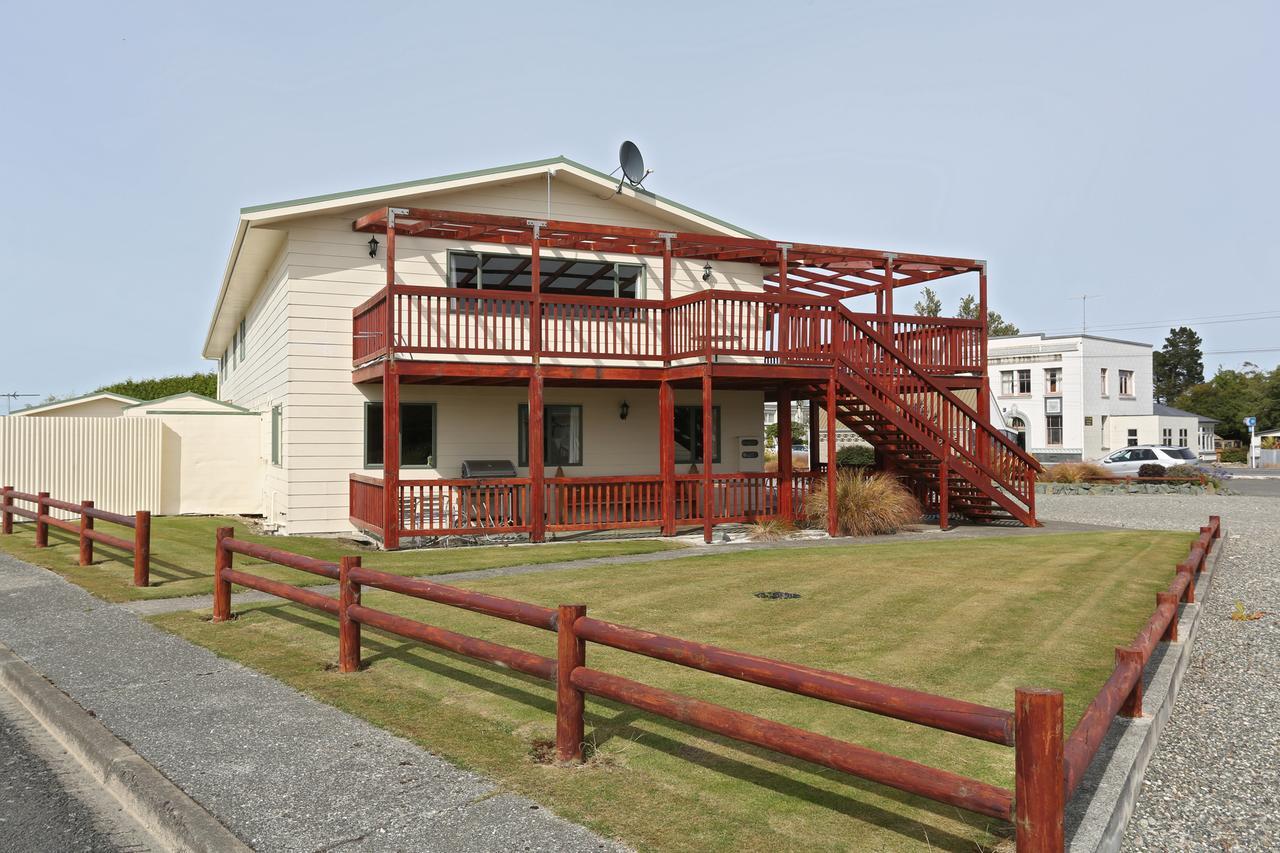 Tui Base Camp Hotel Tuatapere Eksteriør billede