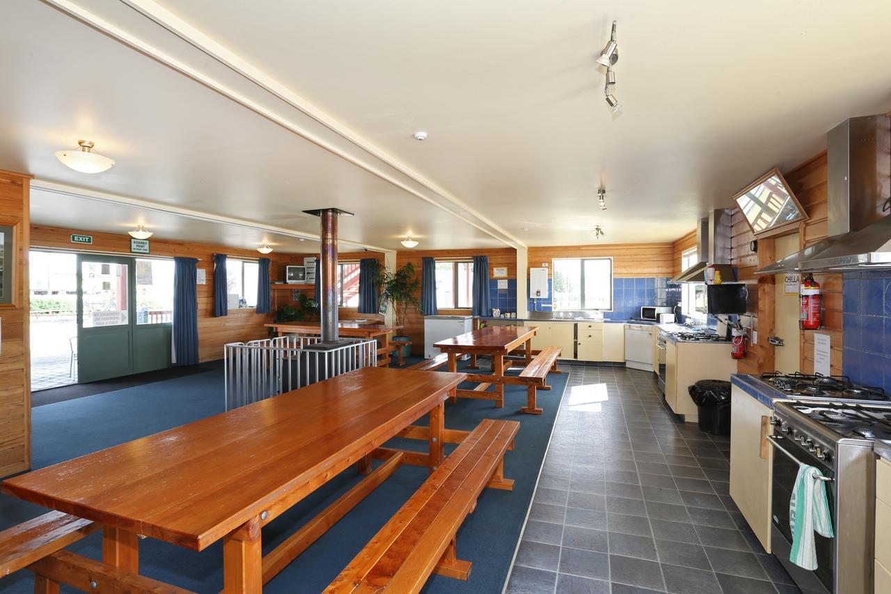 Tui Base Camp Hotel Tuatapere Eksteriør billede